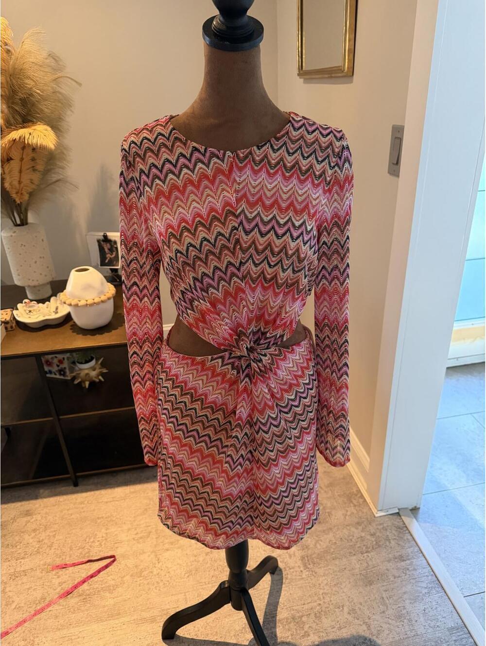 Saylor Augustine Knit Zigzag Pattern Cutout Dress sz M vacation chevron festival
